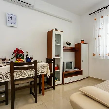 Gostinjska kuća Apartmani Cvelic Malinska