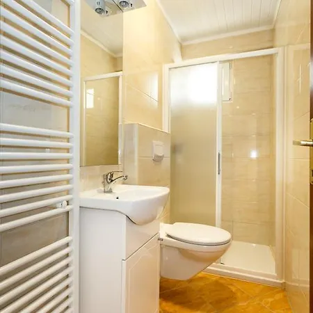 Gostinjska kuća Apartmani Cvelic Malinska