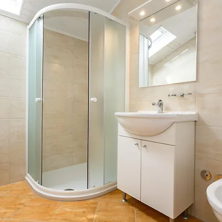 Apartmani Cvelic Gostinjska kuća 3*